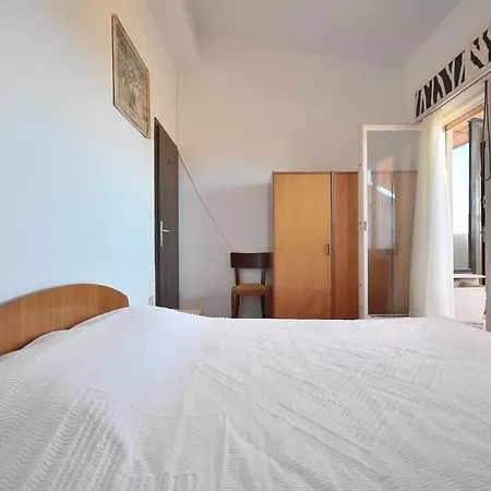 Apartment City View *