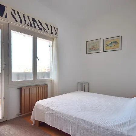 City View Apartment *