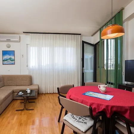 Apartment City View *