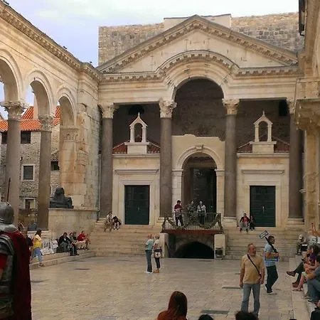 Apartment City View *