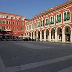 City View * Split