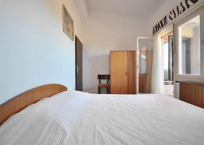 Apartment City View *