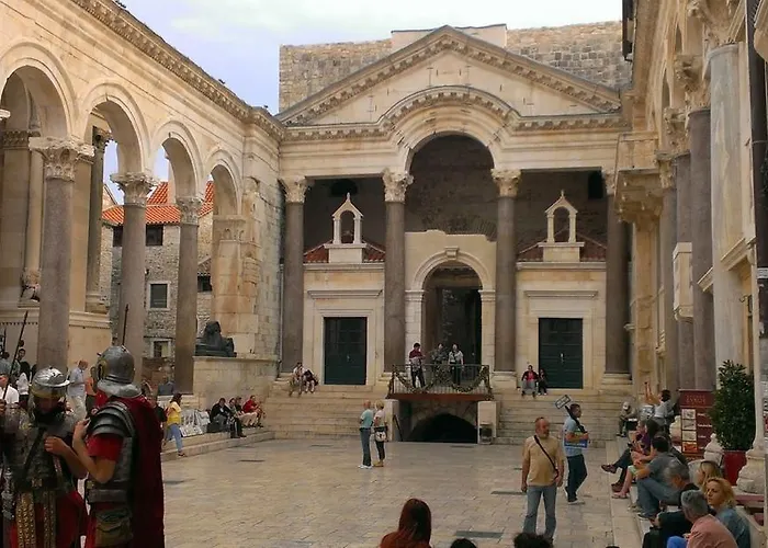 Apartment City View *