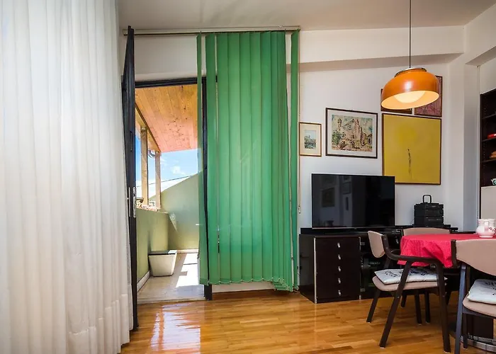 City View Apartment *